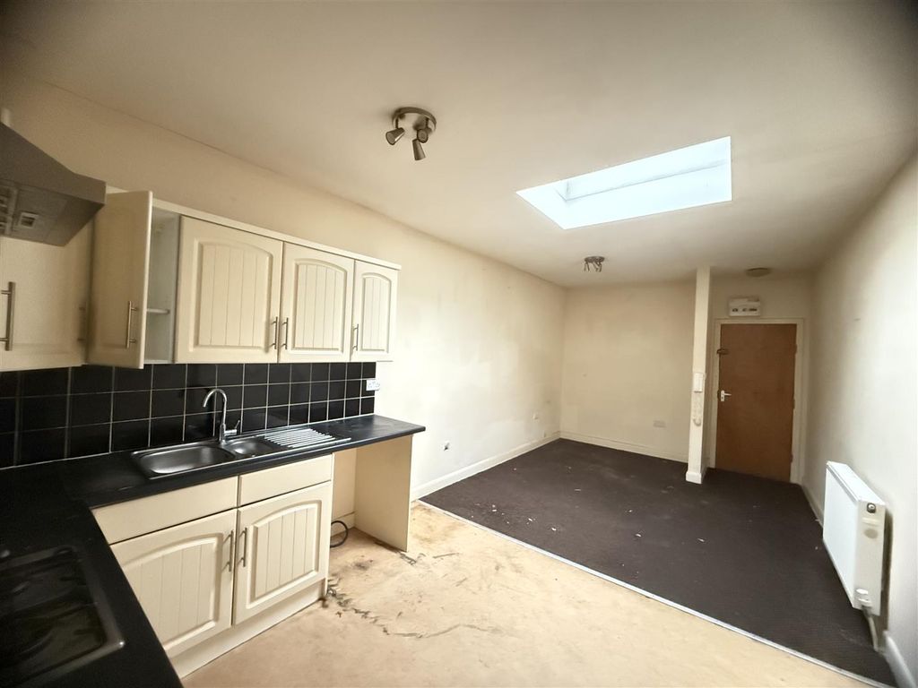 Property photo 2 of 7 Flat 1 189 High St-2.Jpg