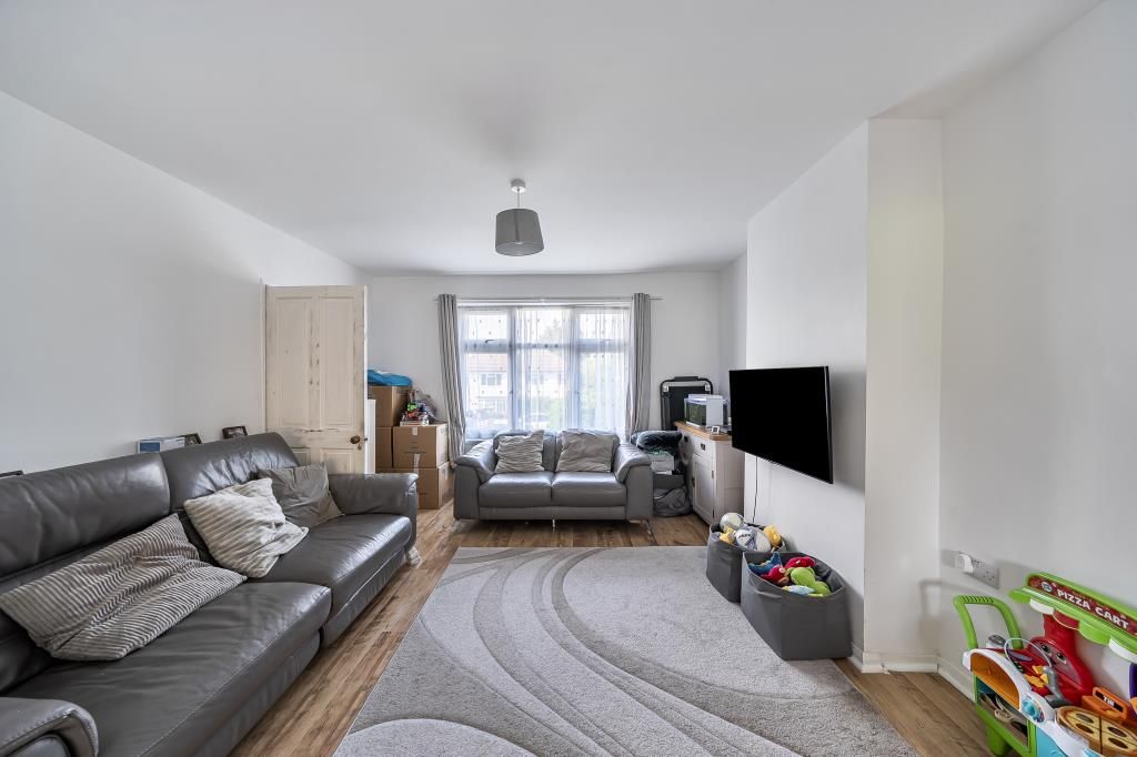 Property photo 3 of 20 Living Room