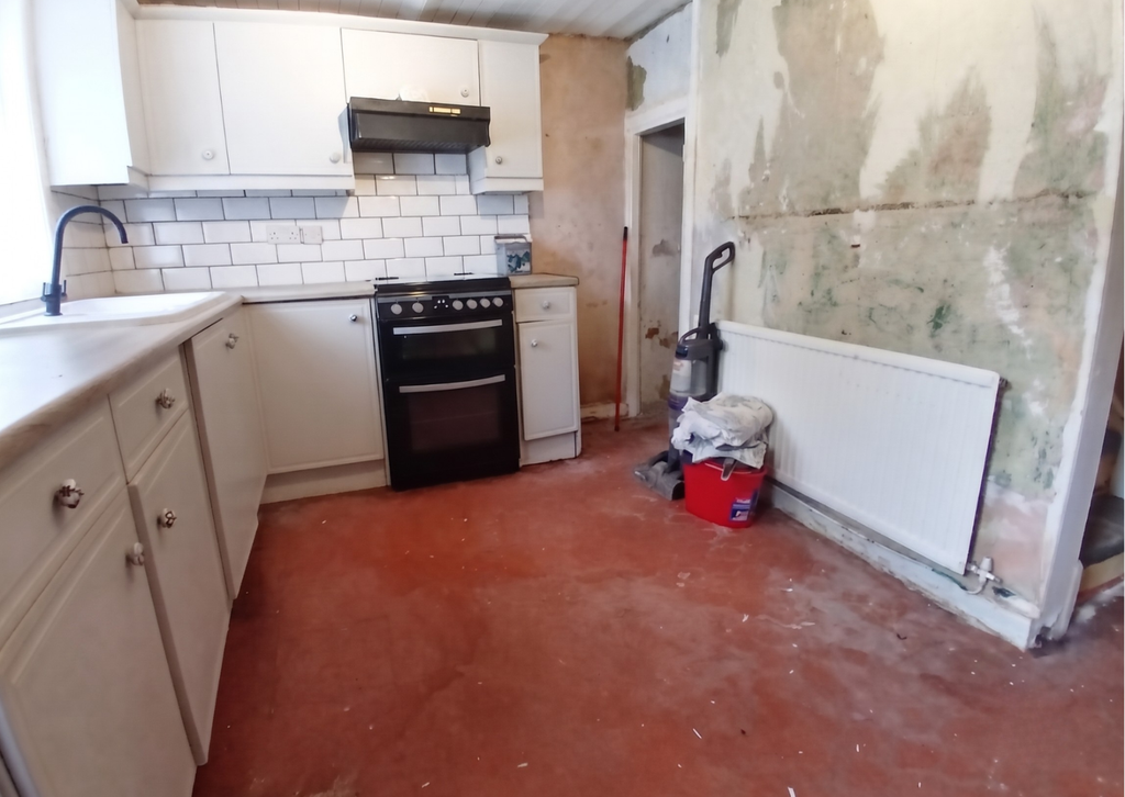 Property photo 3 of 16 Kitchen