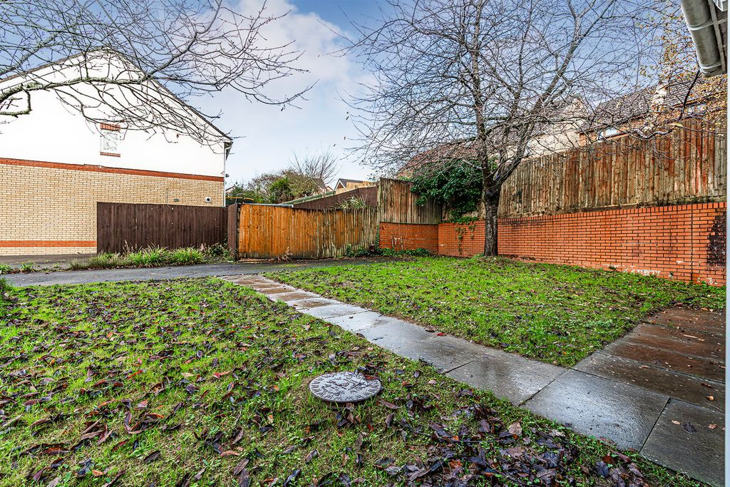 Property photo 2 of 27