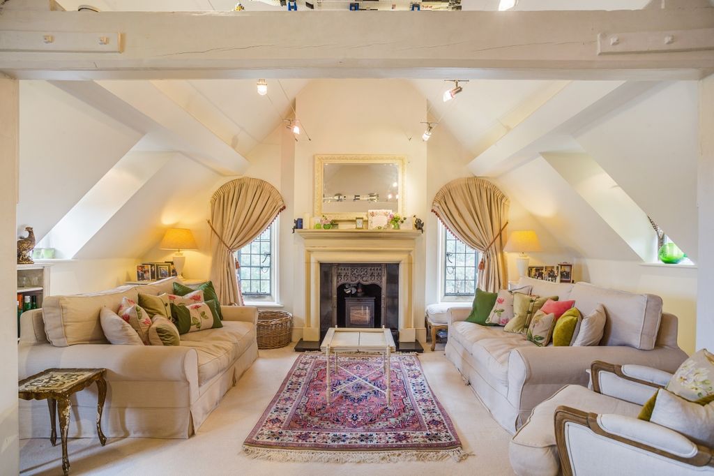 Property photo 2 of 20 14 Abbey Gardens ...