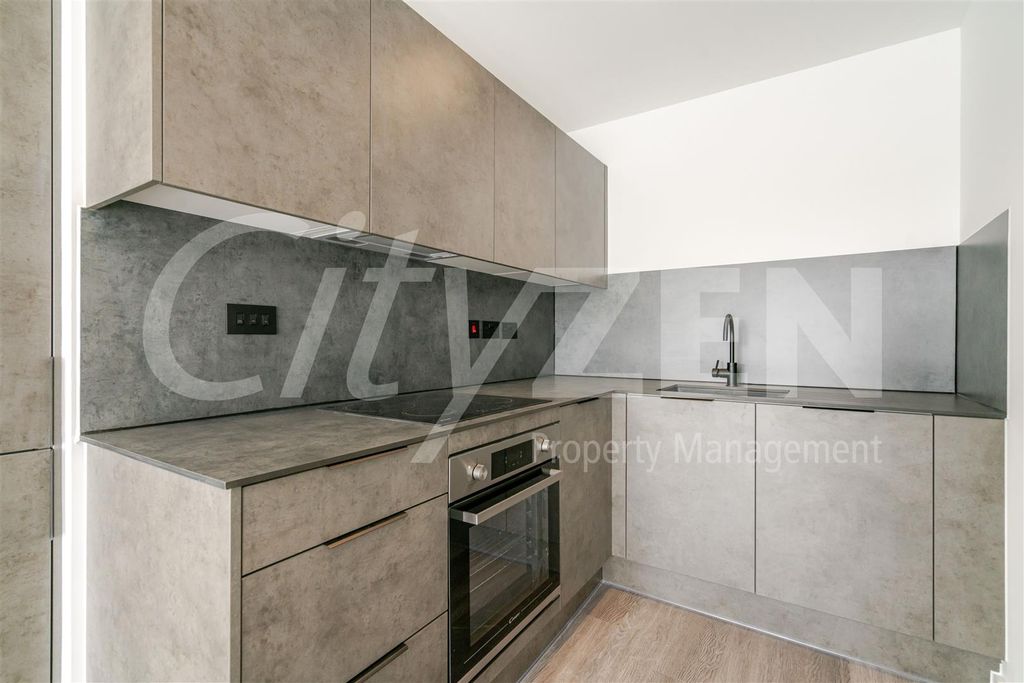 Property photo 3 of 17 Kitchen