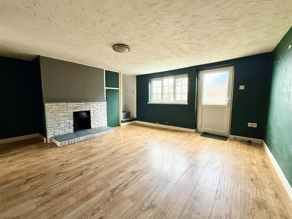 Property photo 2 of 13 Lounge