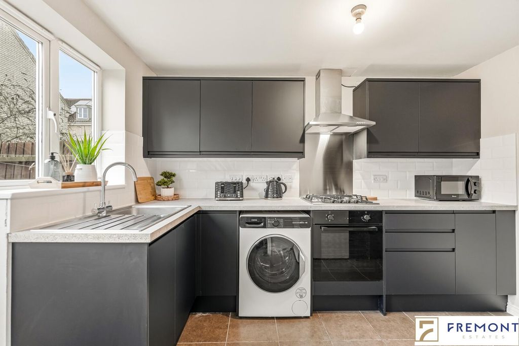 Property photo 2 of 9 Kitchen