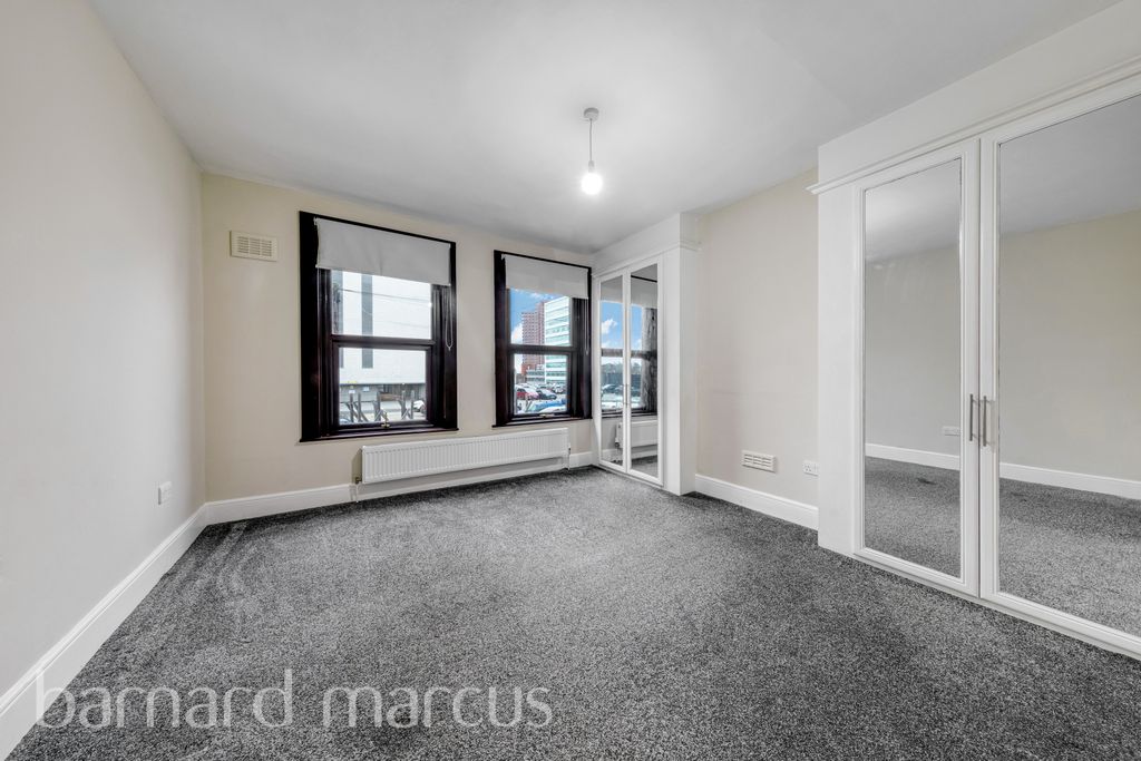 Property photo 3 of 7 Bedroom 1