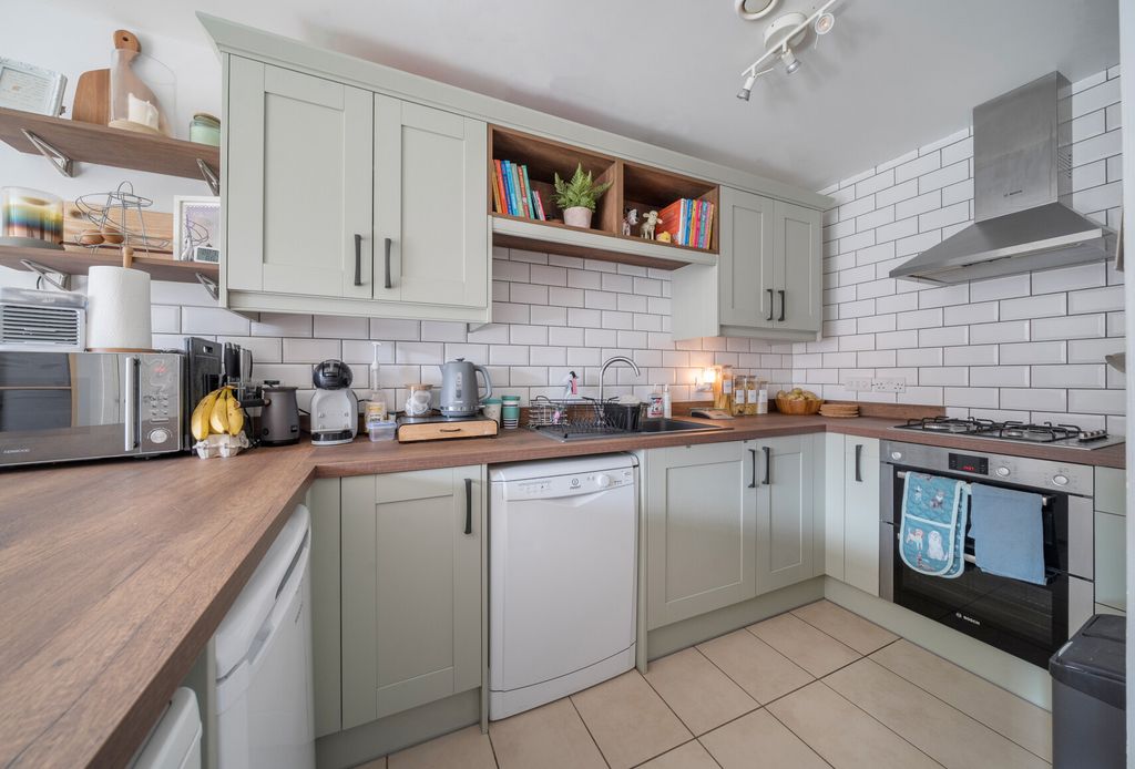 Property photo 3 of 22 1348318-10-68cd80...