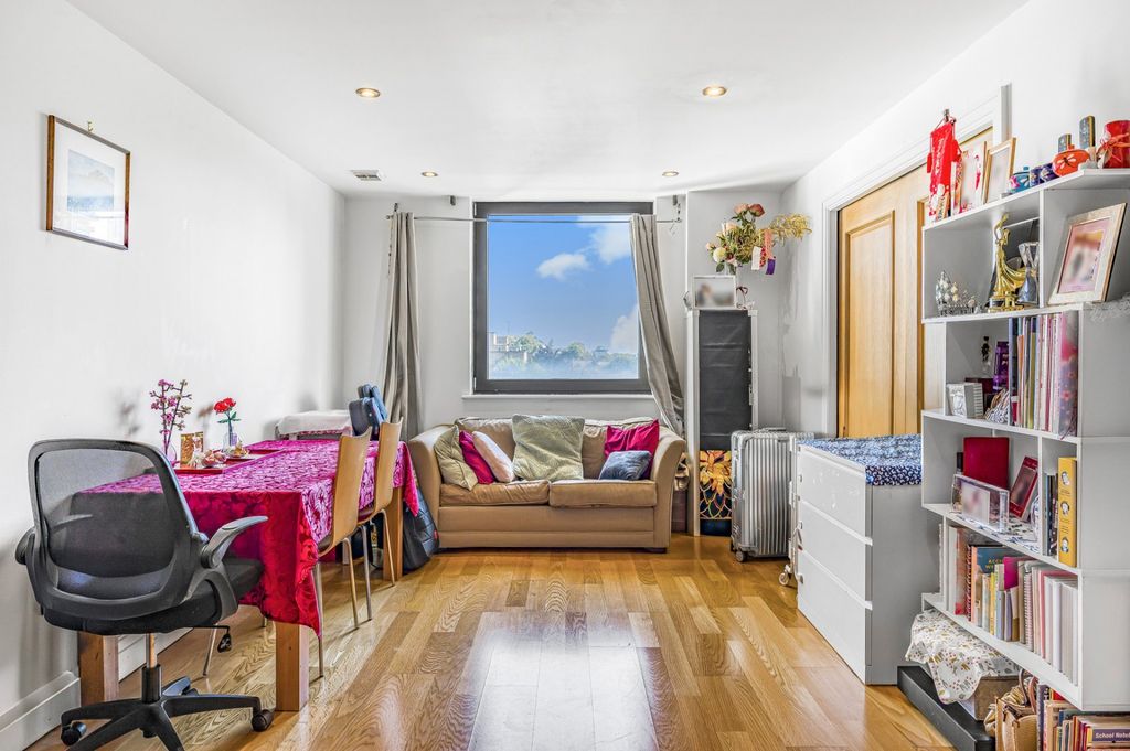 Property photo 1 of 28