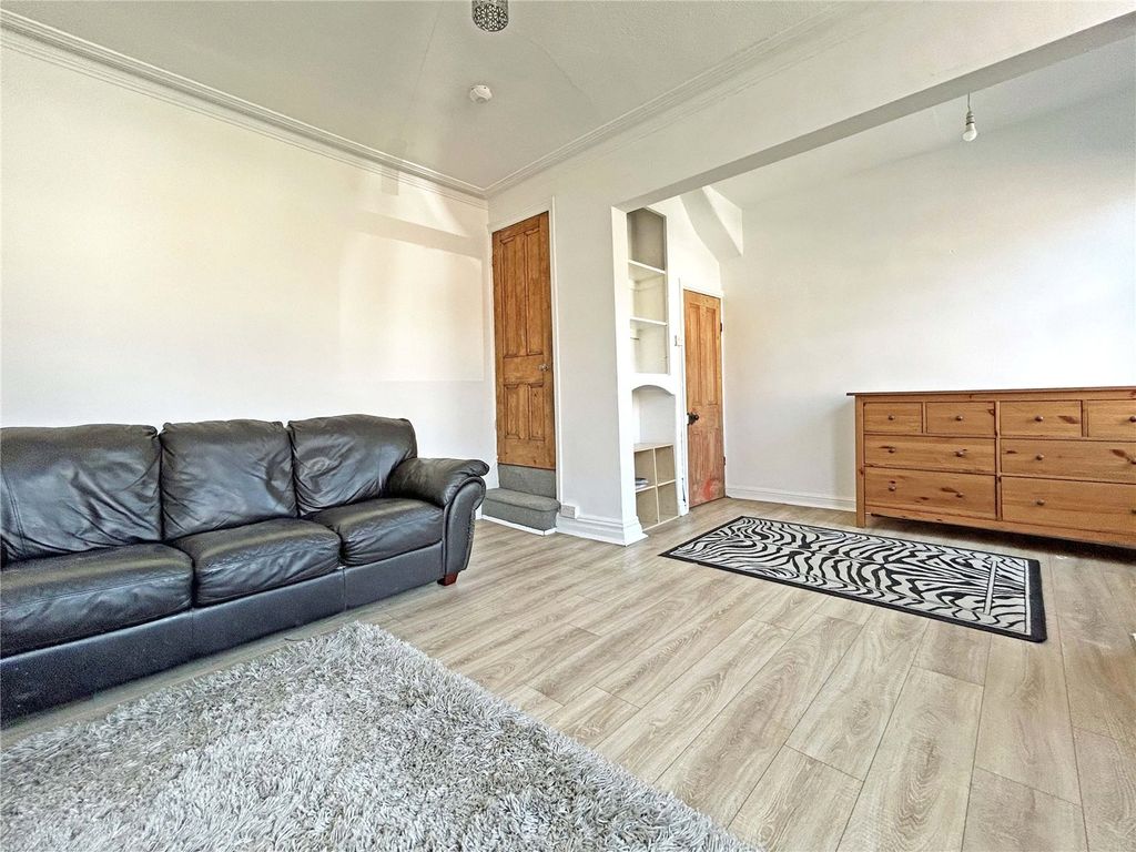 Property photo 2 of 17 Picture No. 16