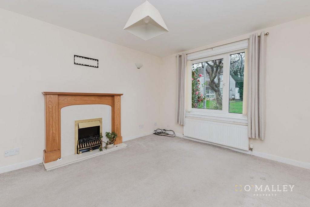 Property photo 2 of 12 Lounge