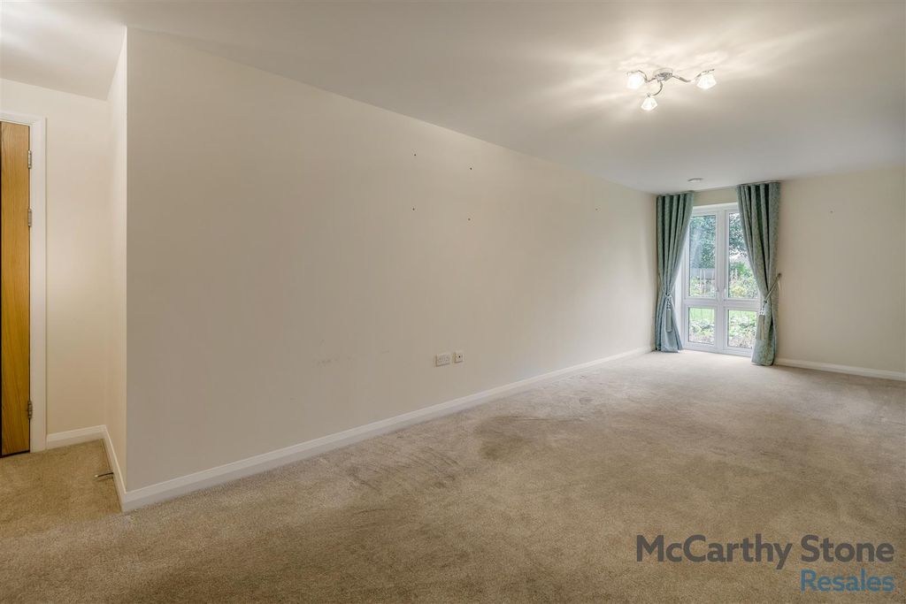 2 bed flat for saleLancaster Road, Carnforth LA5 photo 5