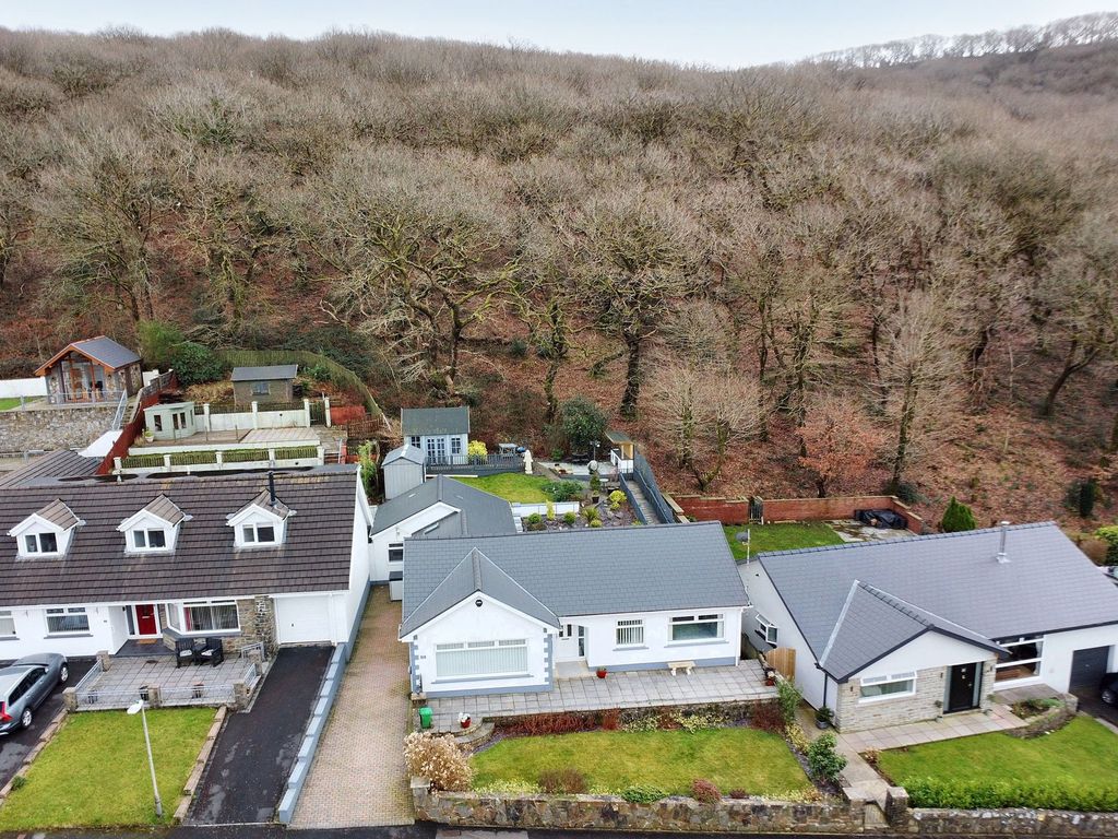 Property photo 2 of 40