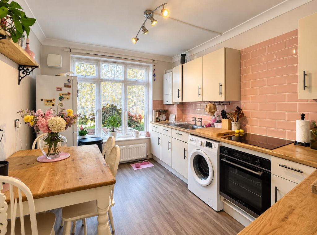 Property photo 1 of 7 Kitchen