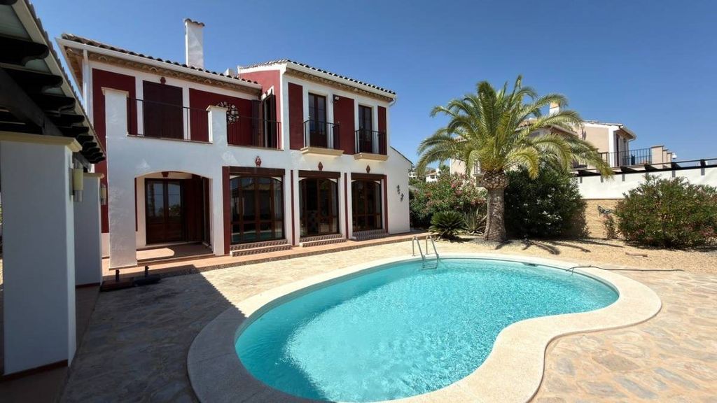 Property photo 1 of 35 Exclusive Villa With Private Pool In Sierra Cortina
