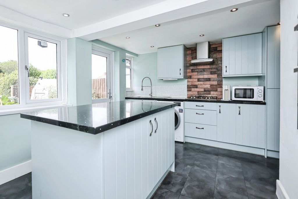 Property photo 2 of 20 Pbox-Img.Jpg