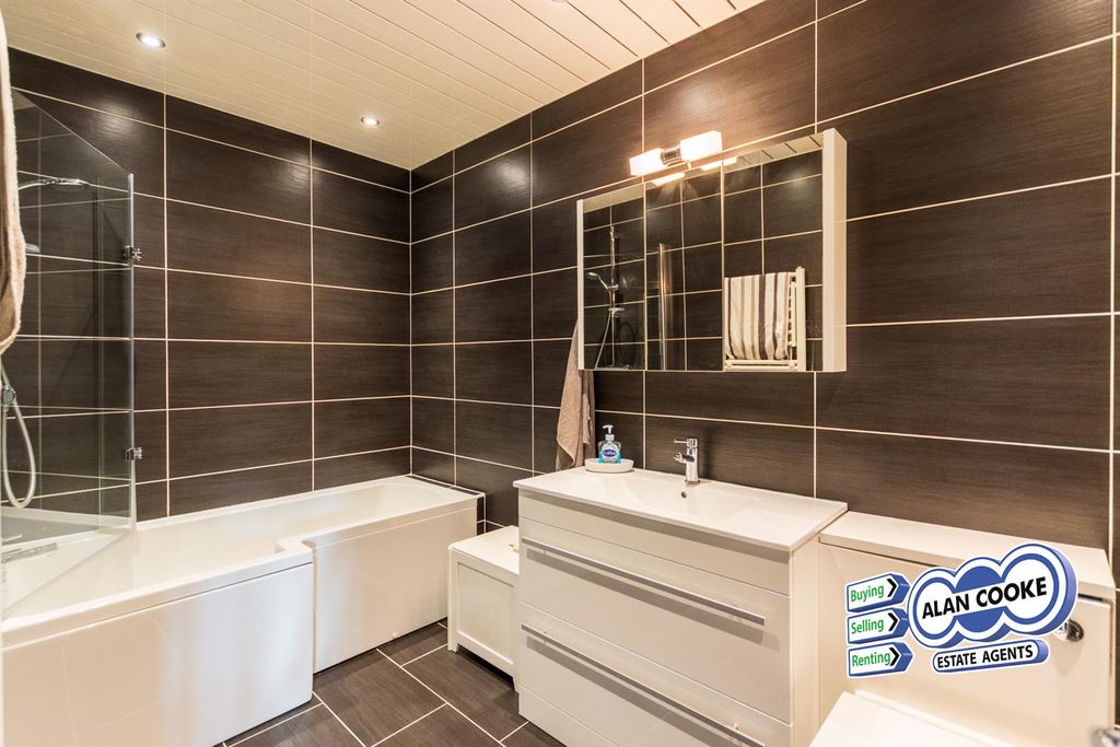 Property photo 3 of 12 Bathroom