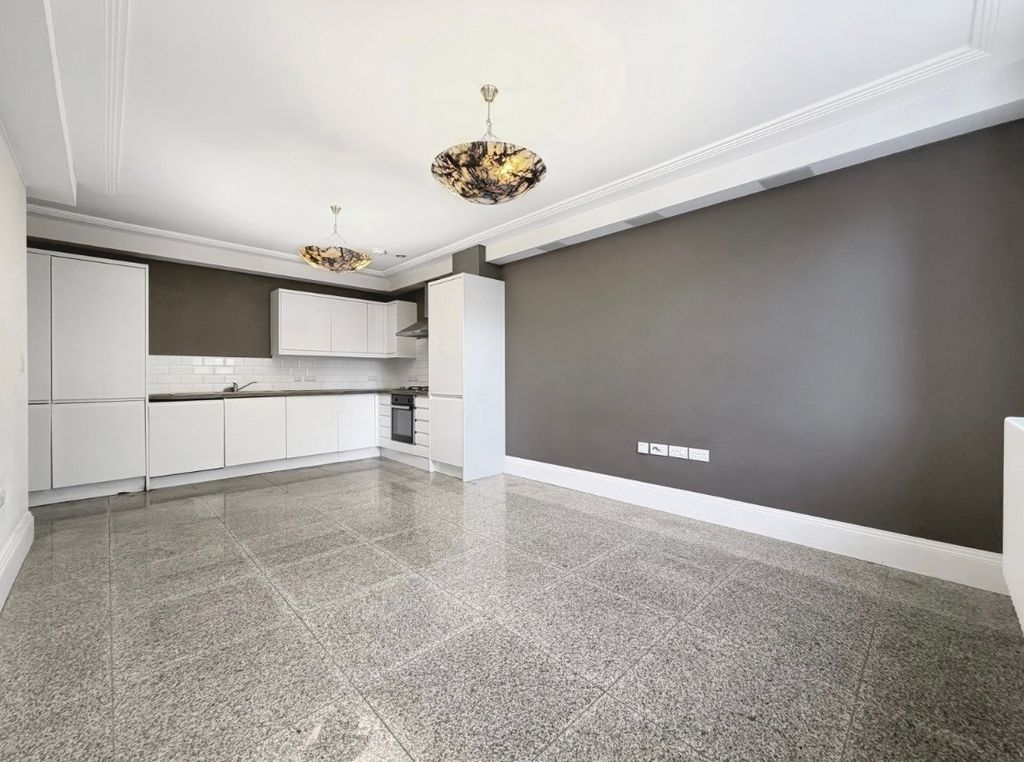 Property photo 2 of 10 Kitchen