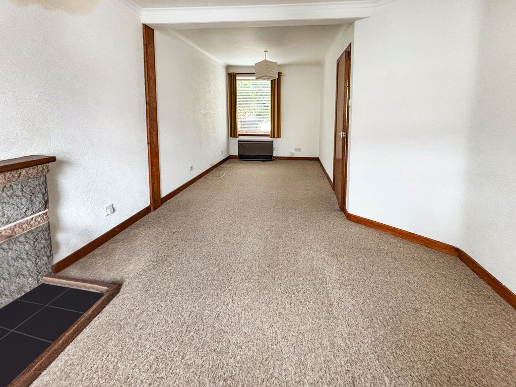 Property photo 3 of 10 Lounge 