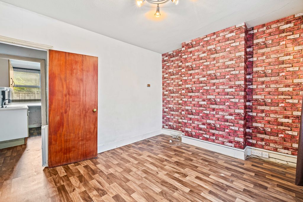 Property photo 3 of 8 Image (7).Jpg