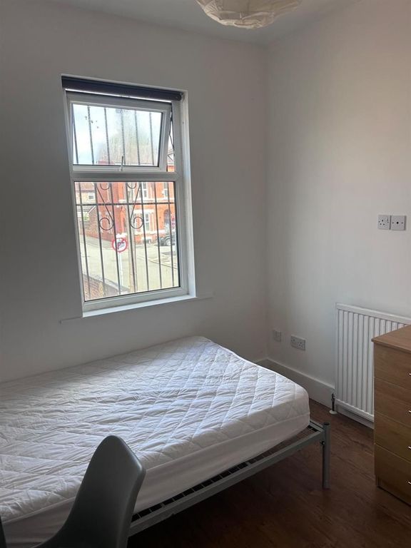 Property photo 1 of 12 A Bright And Tidy Small Bedroom Featuring A Single...