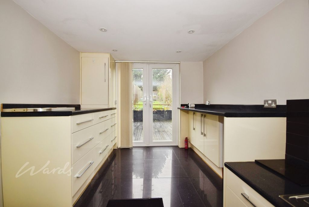 Property photo 3 of 12 Glencoe Kitchen 1