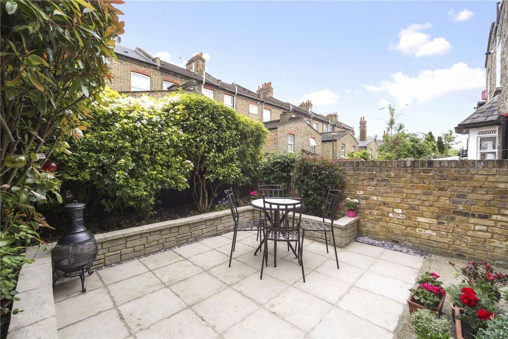 Property photo 3 of 6