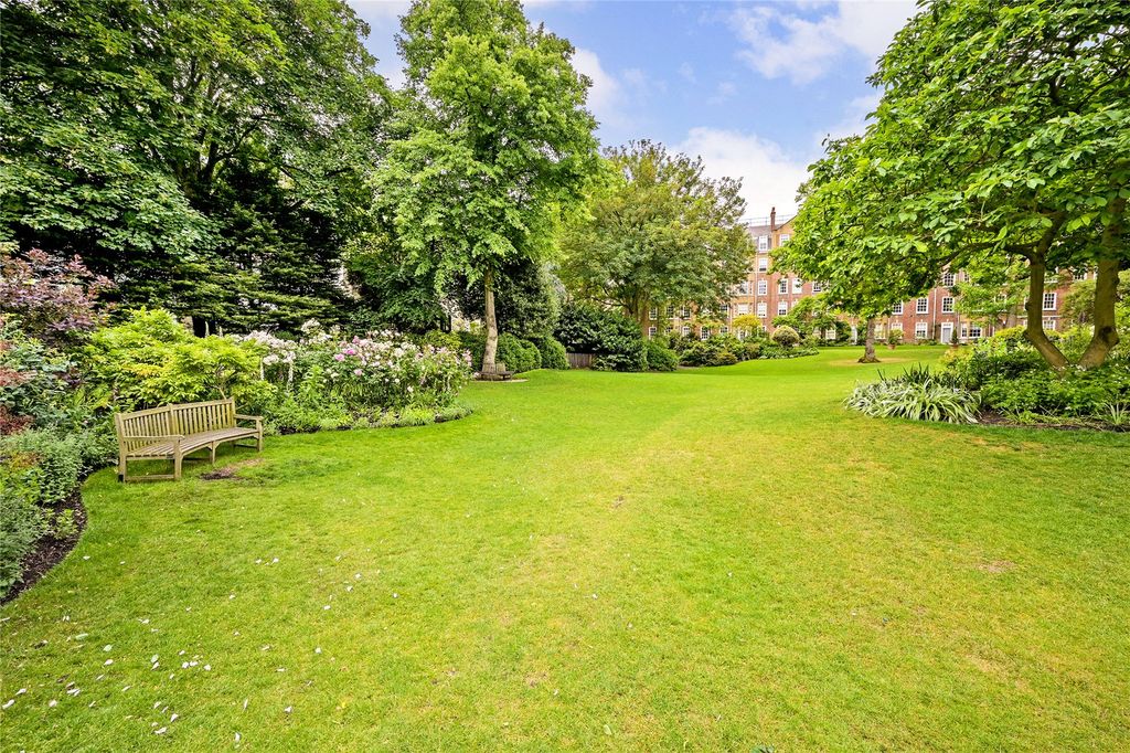 Property photo 3 of 10 Commuanl Gardens