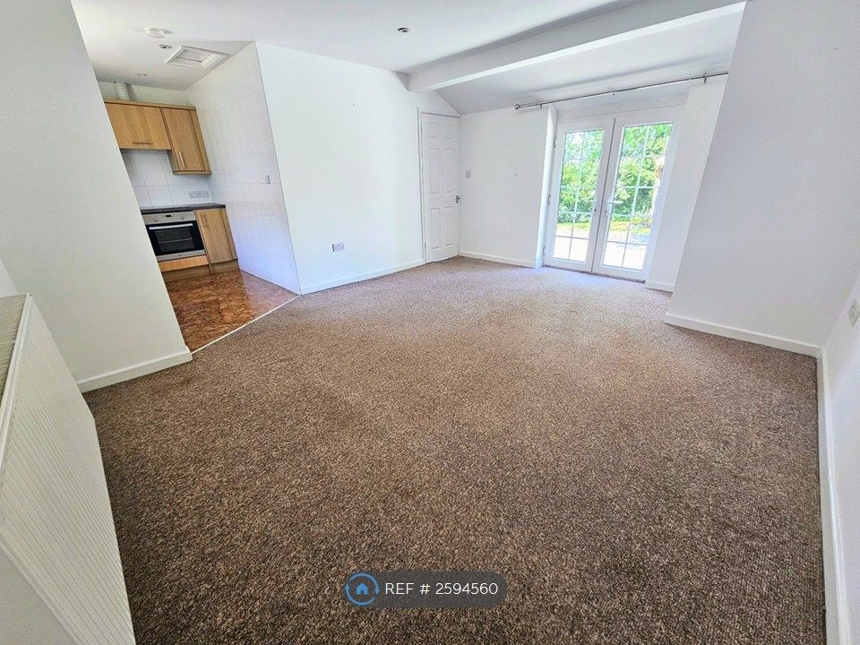 Property photo 3 of 11 Lounge