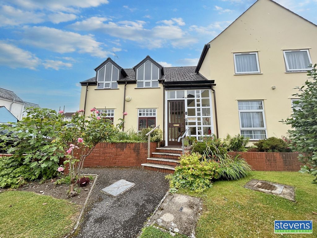 Property photo 3 of 14 Image00001
