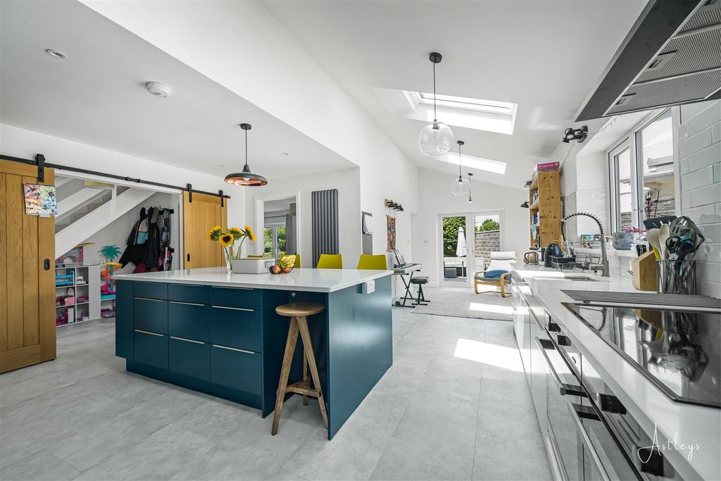Property photo 2 of 33 Kitchen