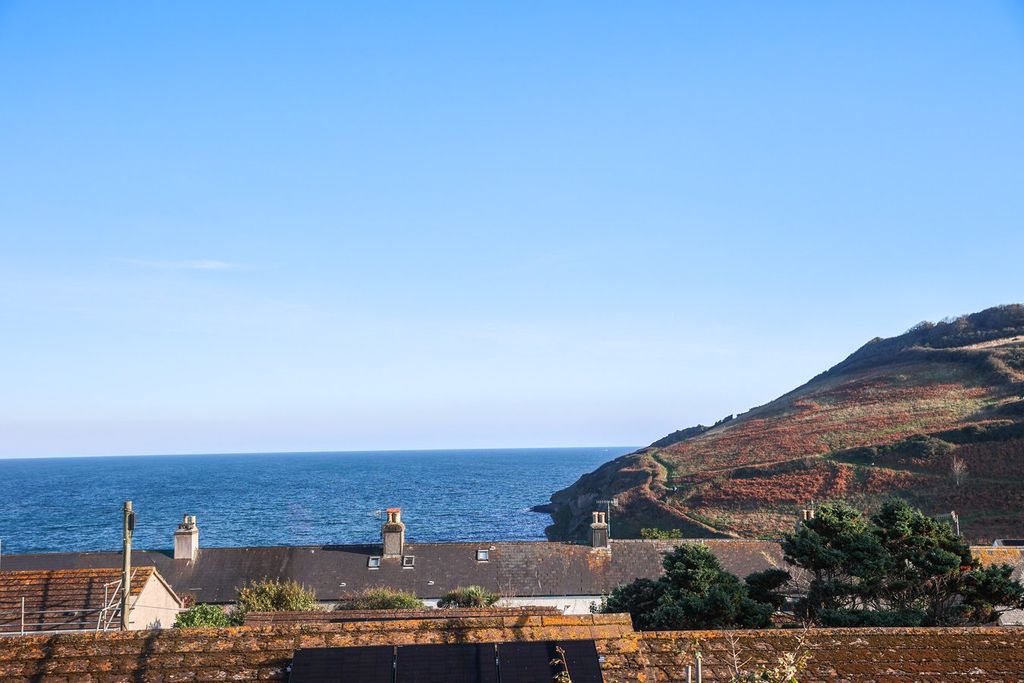 Property photo 2 of 21