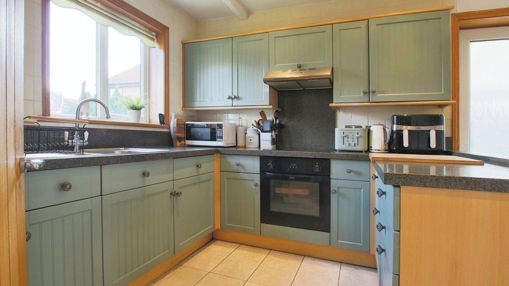 Property photo 2 of 18 3598295