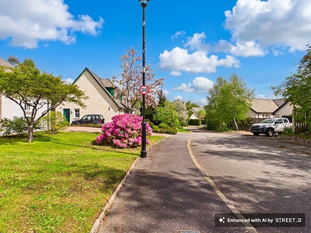 Property photo 1 of 17 Charlton Cresant