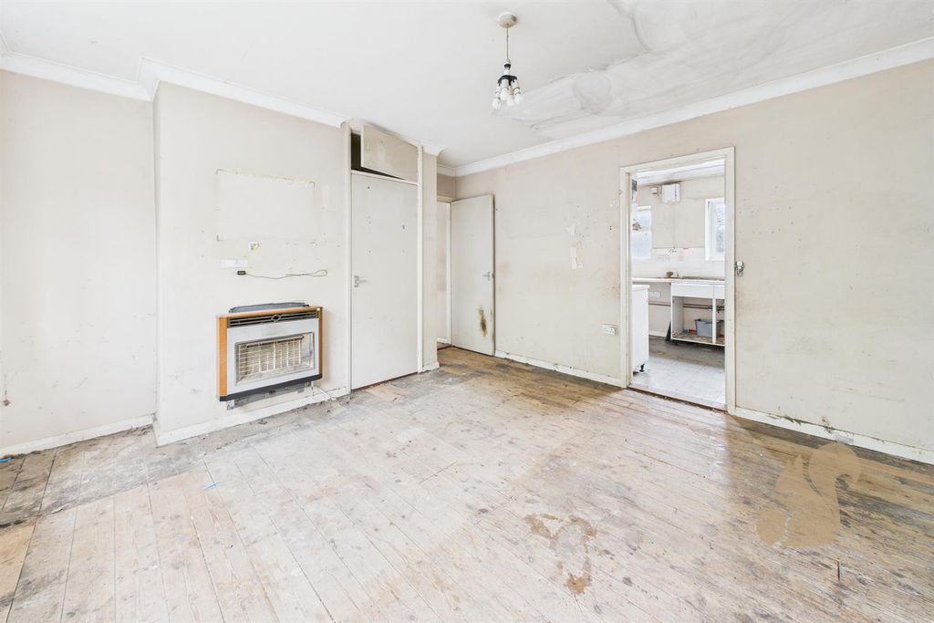 Property photo 3 of 10 Lounge