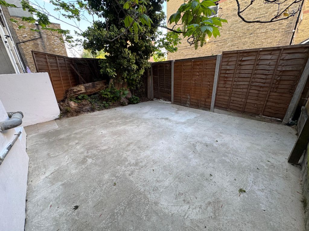 Property photo 3 of 15 Garden