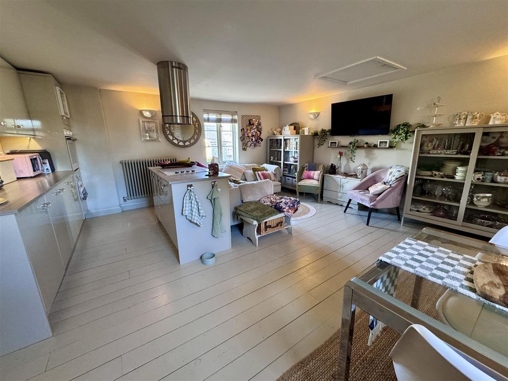 Property photo 3 of 25 Living Area