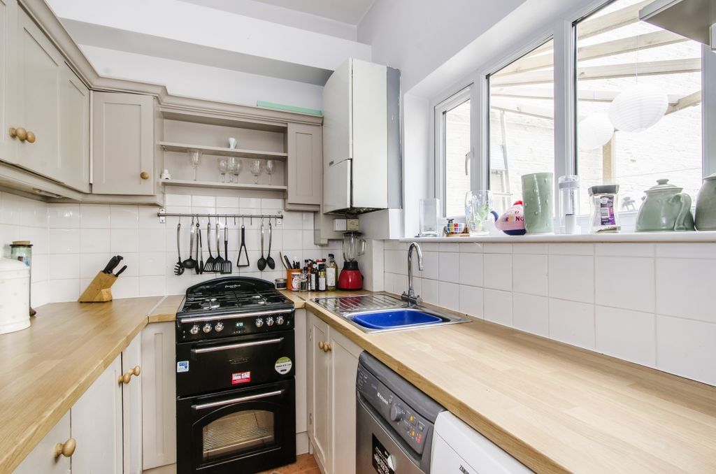 Property photo 2 of 11 Ravenswood-Road-007