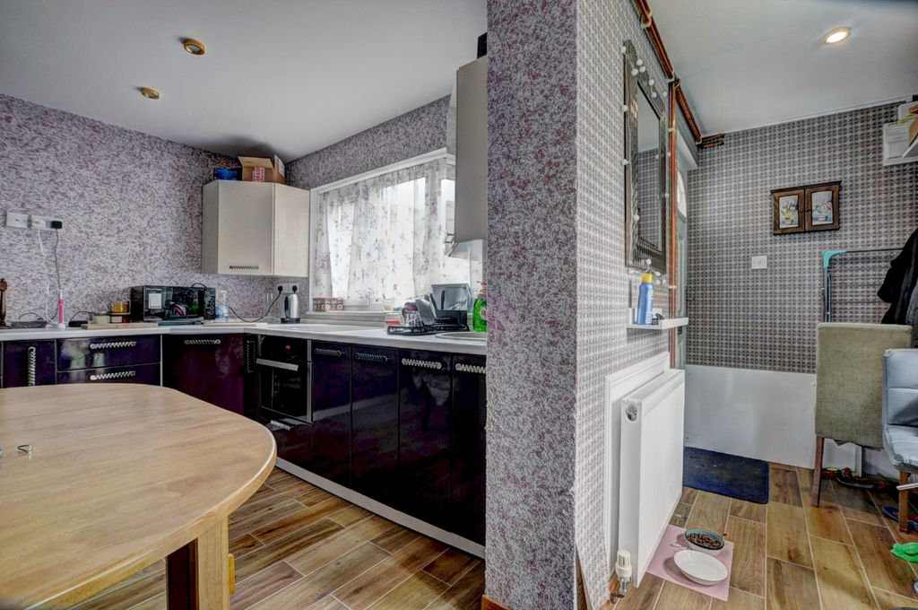 Property photo 3 of 6 60000071-Hr-3