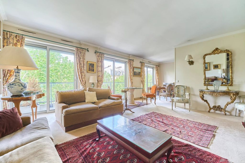 Property photo 1 of 9 Neuilly-Sur-Seine – Town Hall – Apartment With Open Views