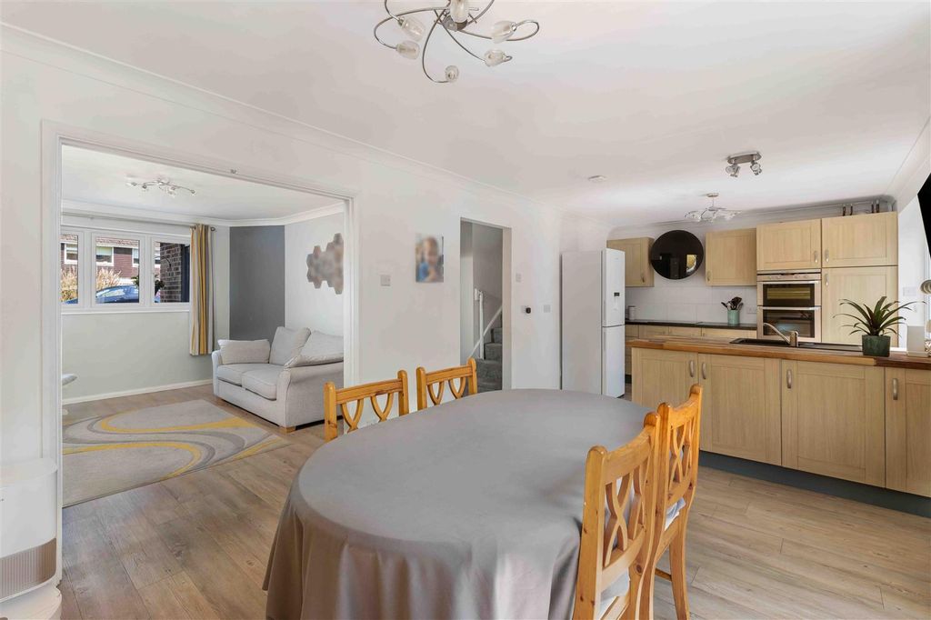 Property photo 3 of 21 11 Washle Drive, Middleton Cheney-8.Jpg