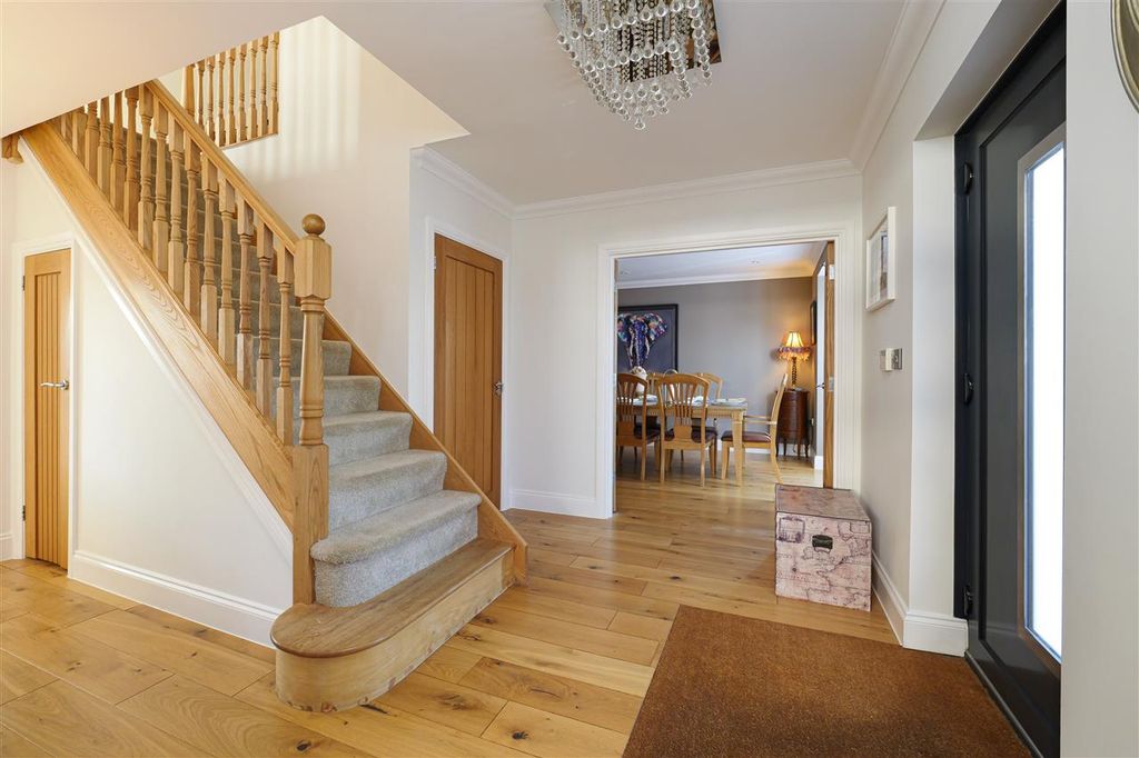Property photo 2 of 32