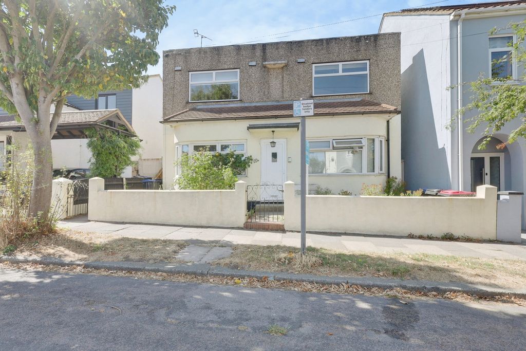 Property photo 1 of 11