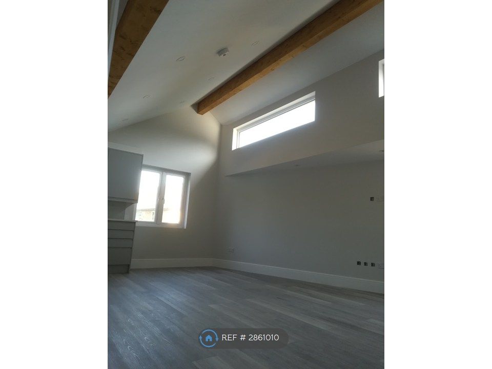 Property photo 3 of 12 Lounge Area