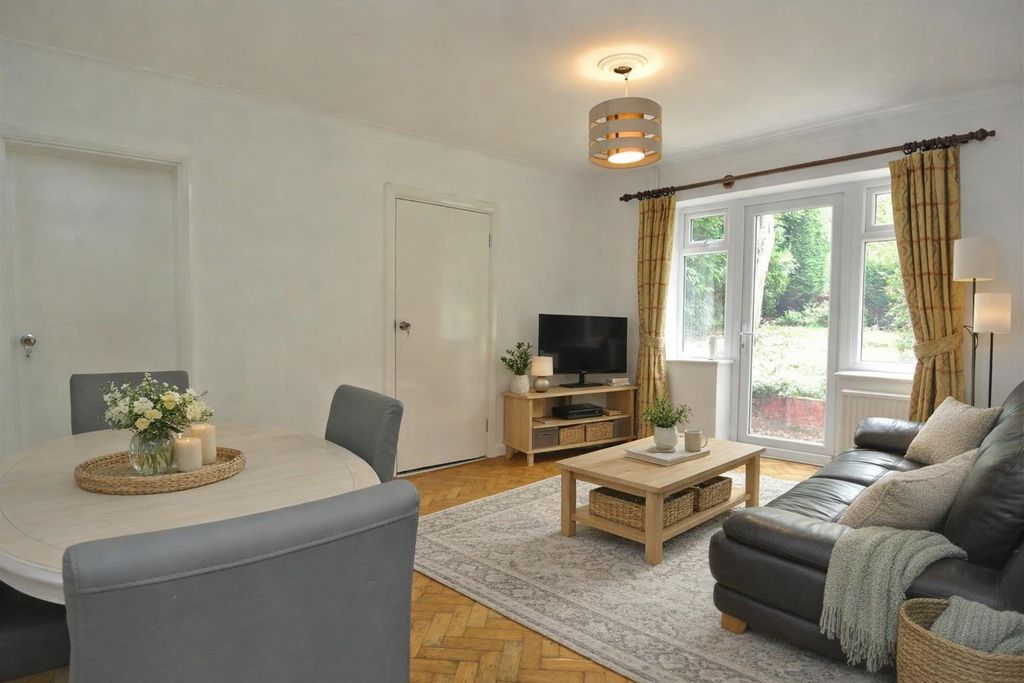 Property photo 2 of 16 Ashwood House Living Room (Virtually Staged)