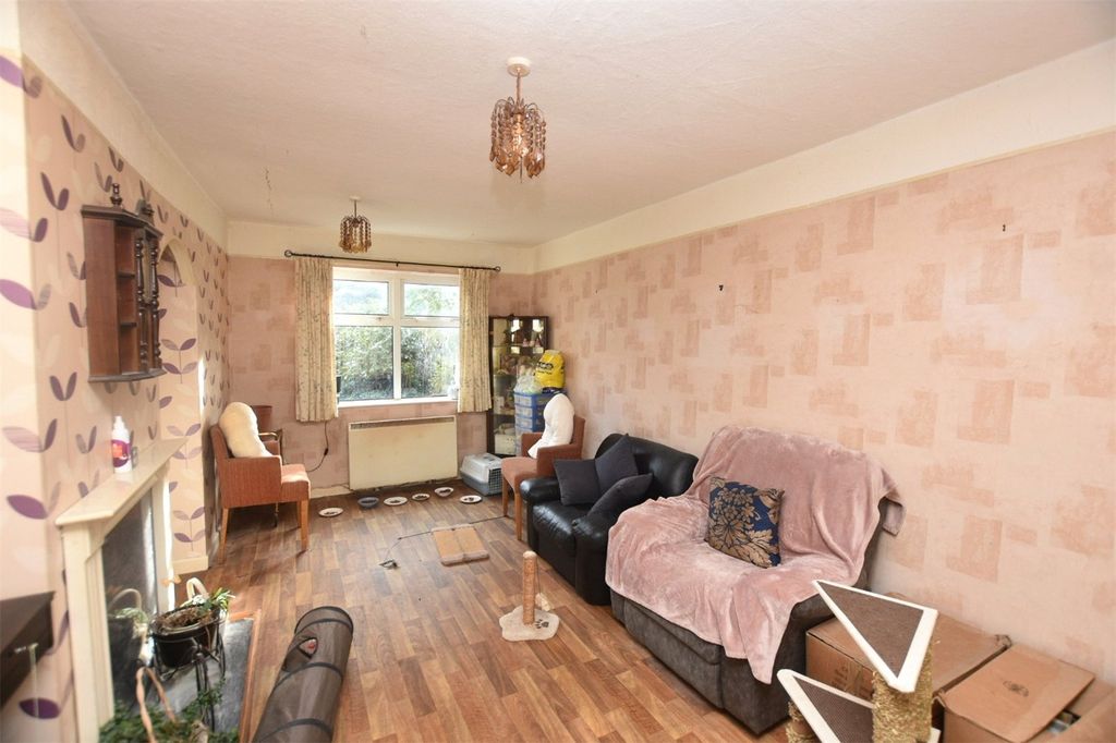 Property photo 2 of 18 Lounge