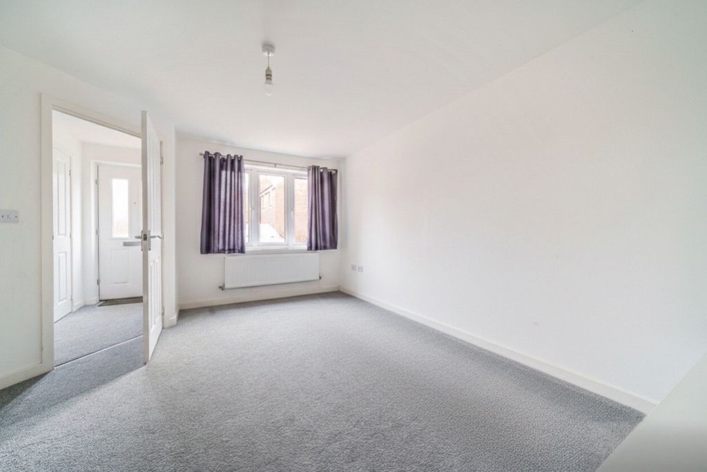 Property photo 3 of 6 Lounge - Ewemove Swindon South