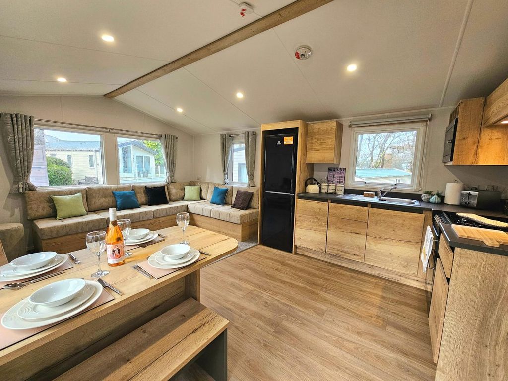 Property photo 1 of 7 - Willerby Midhurst For Sale