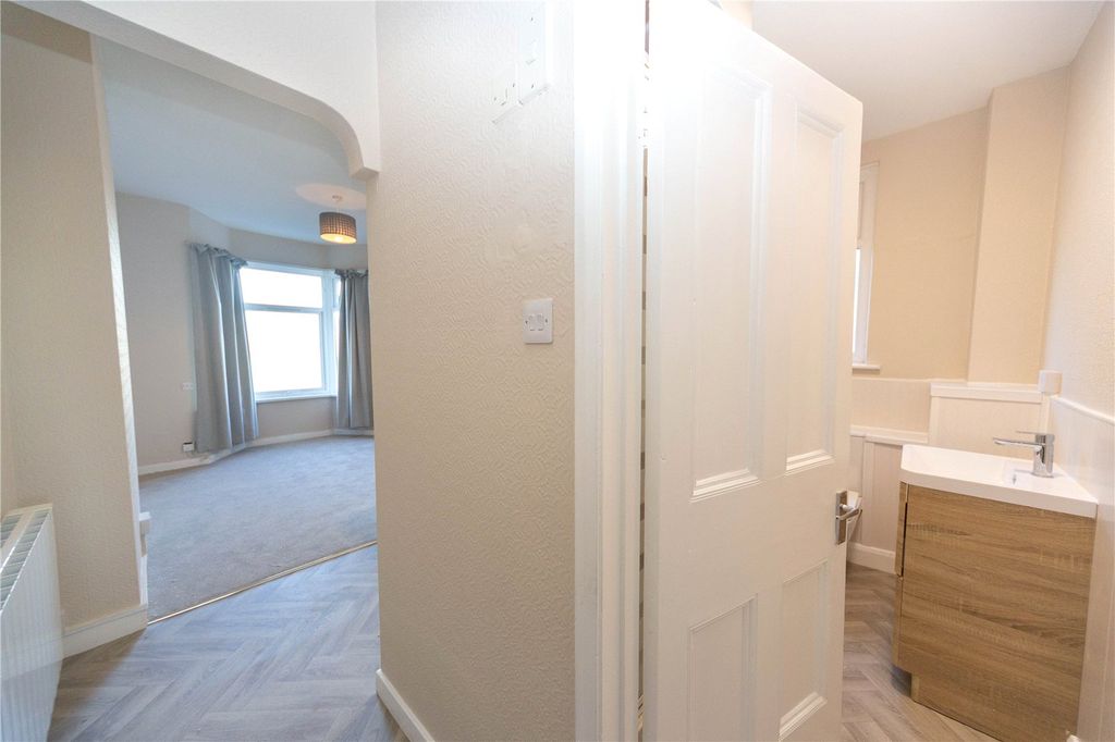 Property photo 2 of 15 Picture No. 21