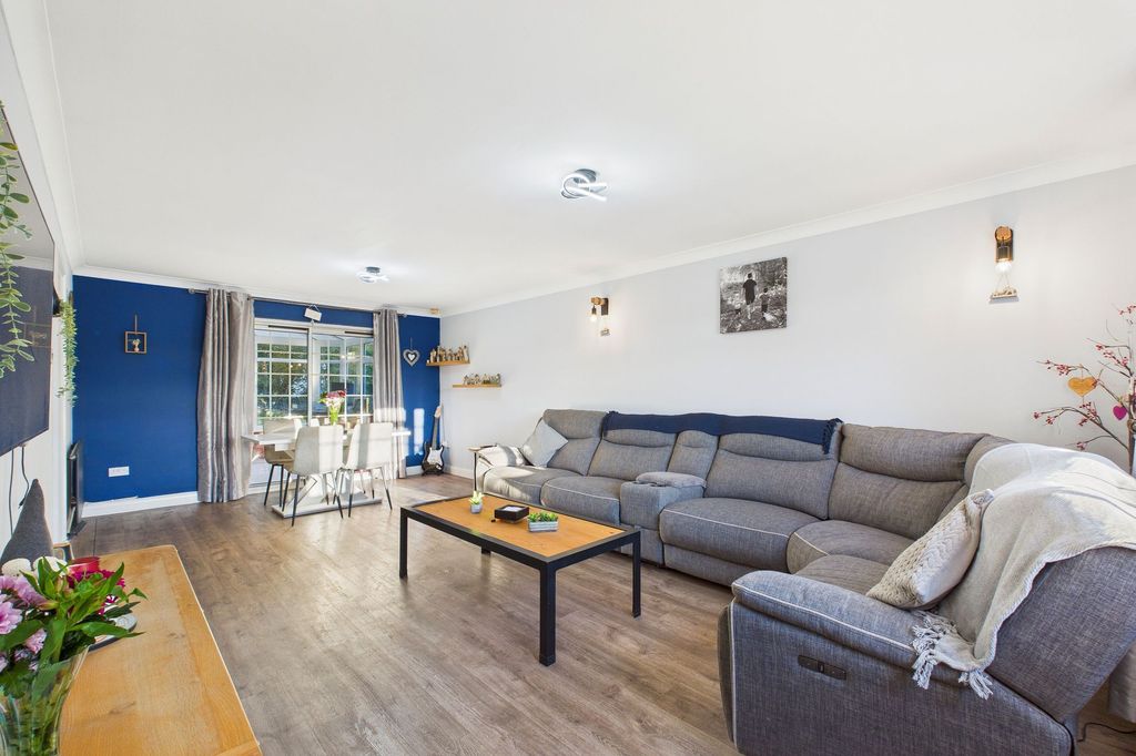 Property photo 2 of 24