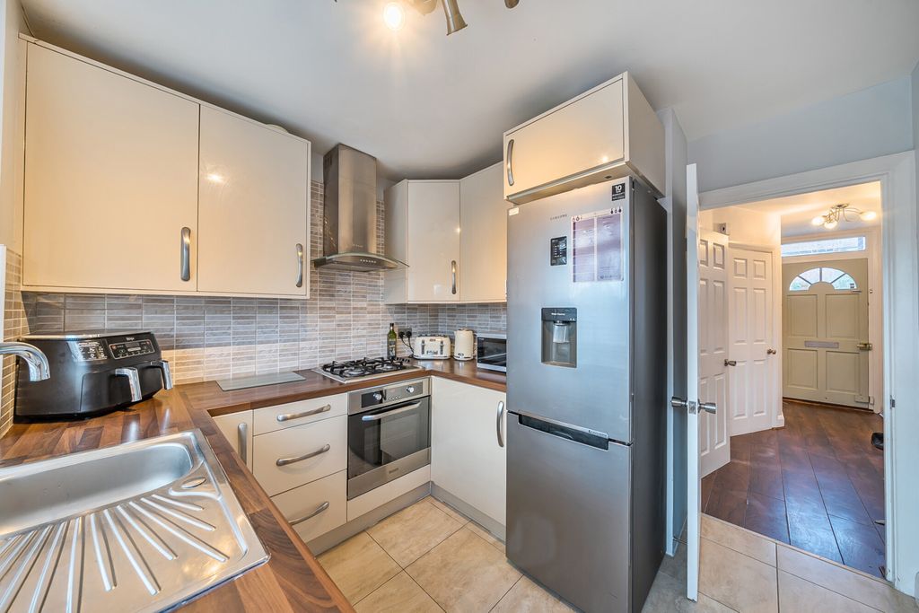 Property photo 3 of 25 1397780-9-697Ccff...