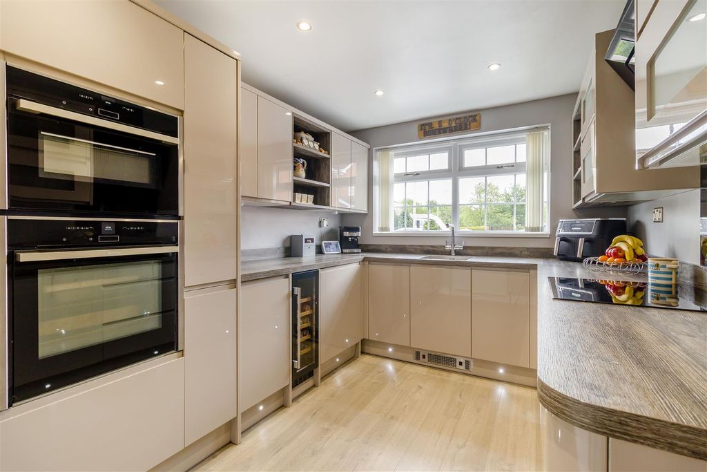 Property photo 3 of 34 8649440-Interior15.Jpg